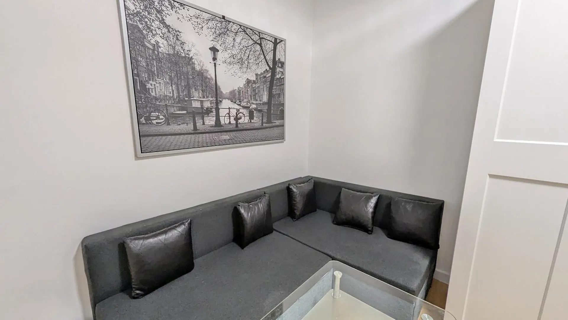 Cozy Room In Stadthalle Area Hb Вена Проживание в семье