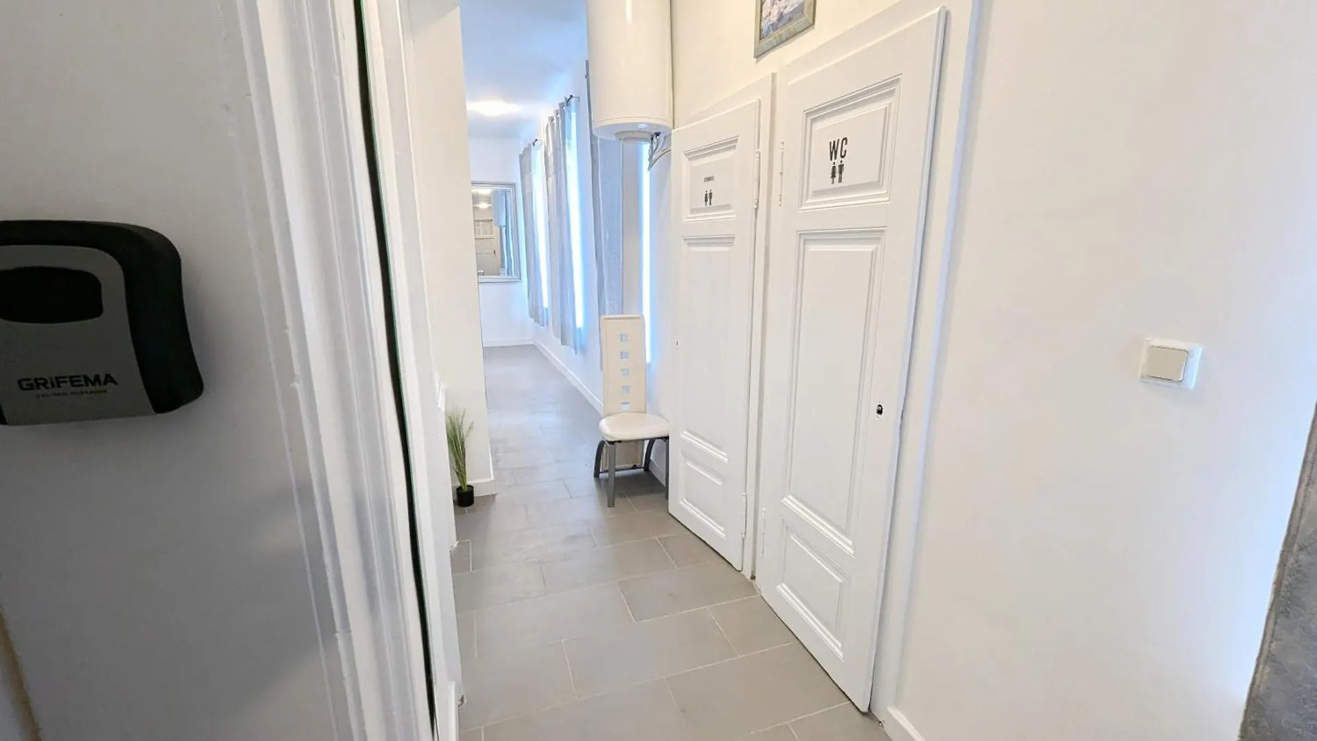 Gazde/Camere de închiriat Cozy Room In Stadthalle Area Hb Viena Austria
